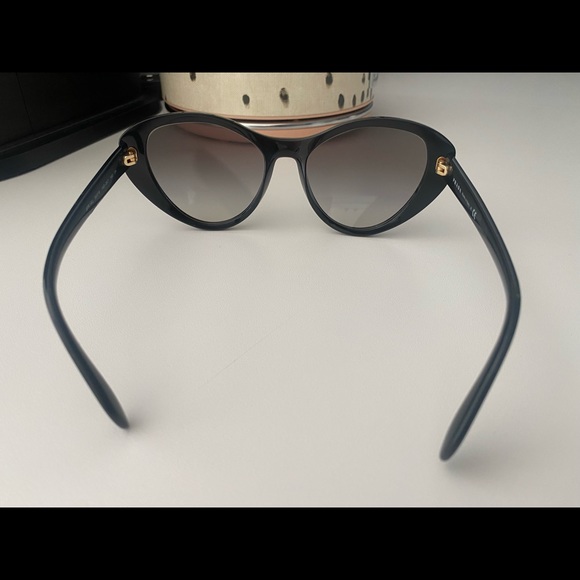 Prada sunglasses - Picture 6 of 6